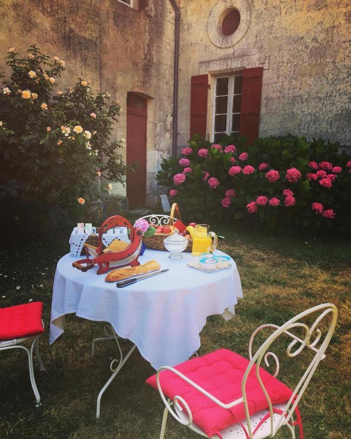 Chateau Le Mejean Pessac-sur-Dordogne Bagian luar foto